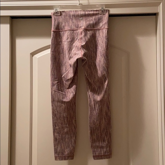 Lululemon Wunder Under High-Rise 7/8 Tight in Pink - Picture 8 of 9